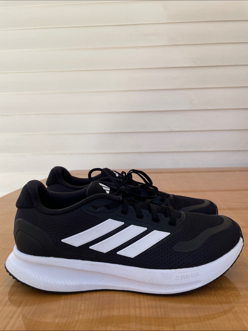 Adidas Women's Run Falcon 5 Running Shoes Size 9.5 Black and White